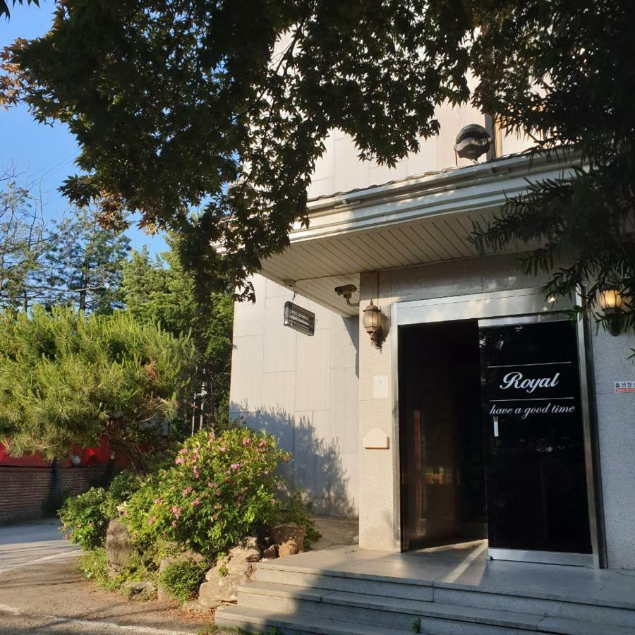 Готель Pocheon Royal Екстер'єр фото