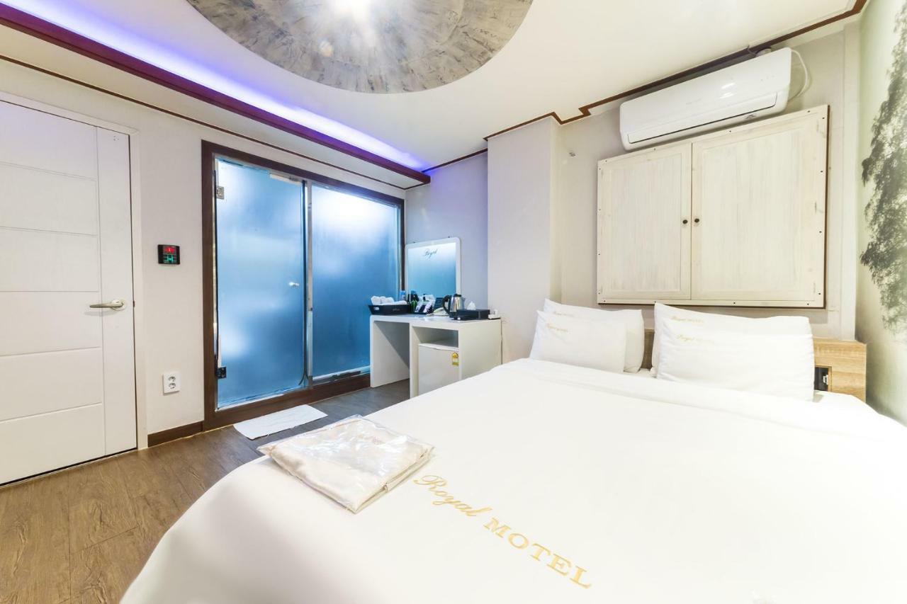 Готель Pocheon Royal Екстер'єр фото